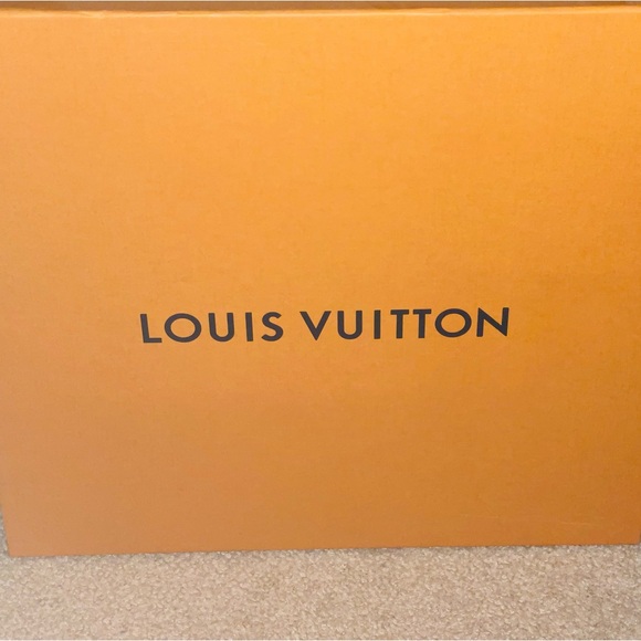 Pink Louis Vuitton rain boots - Picture 6 of 6